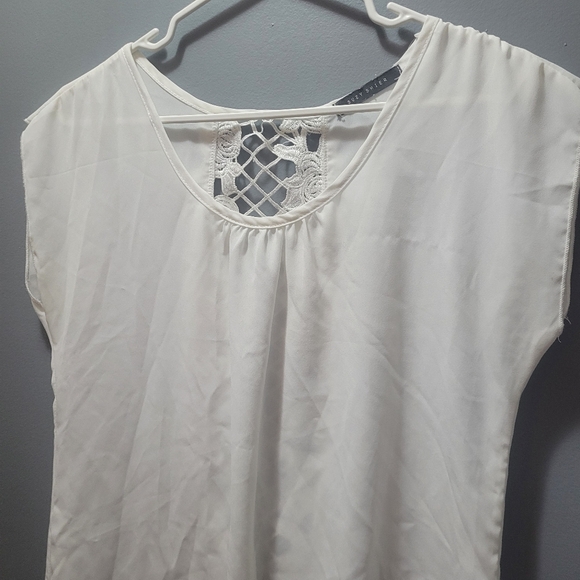 Suzy Shier White Short Sleeved Top - Picture 2 of 6